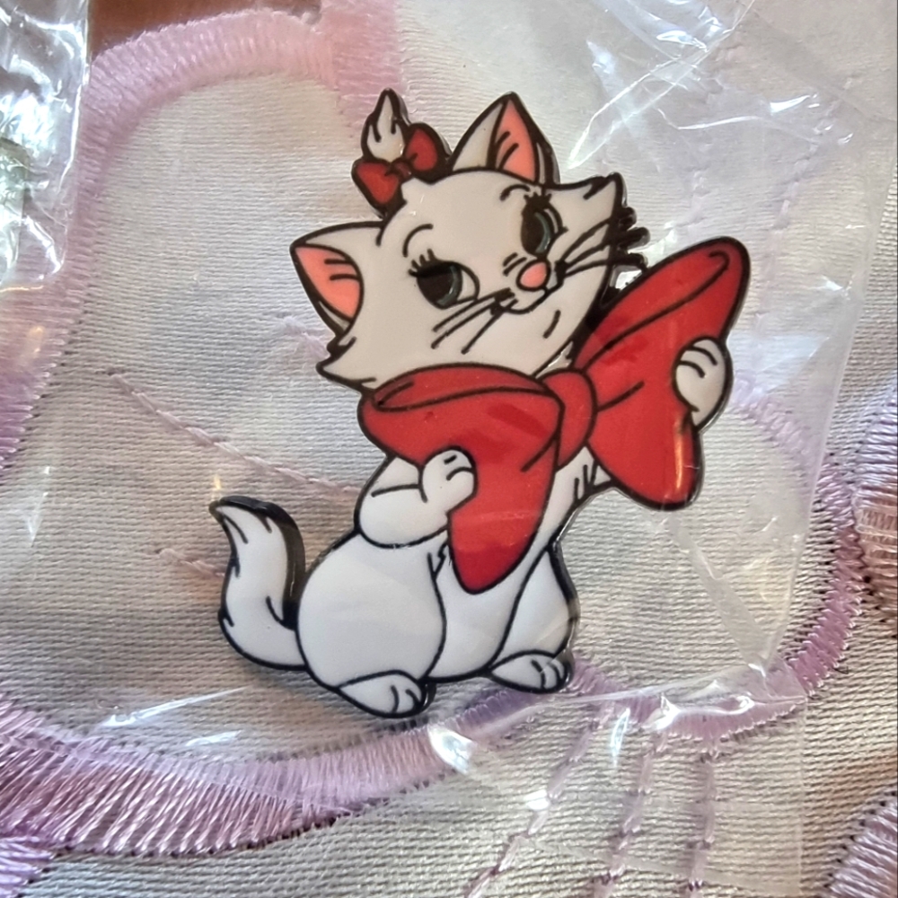 🆕️ Marie Arisocats Cat Enamel Lapel Pin with Pink Bow